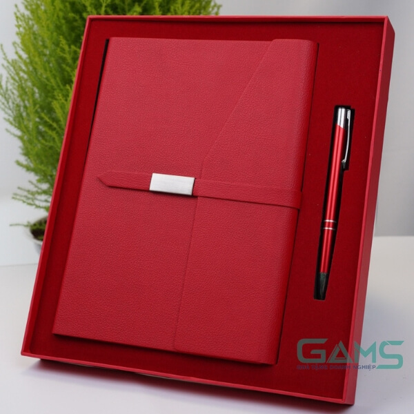 Sổ tay đẹp bìa da PU đỏ khóa nam châm kèm theo bút ký