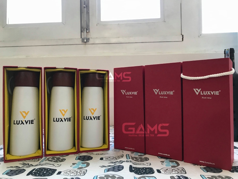 bình giữ nhiệt nắp gỗ in logo kèm hộp đựng và túi đựng quà cao cấp