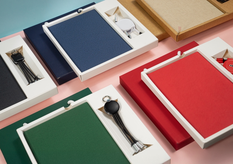 bộ quà tặng doanh nghiệp gồm cáp sạc đa năng và sổ da