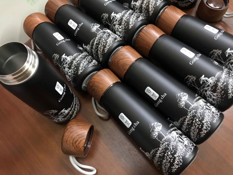 mẫu bình giữ nhiệt nắp gỗ trà Gong cha