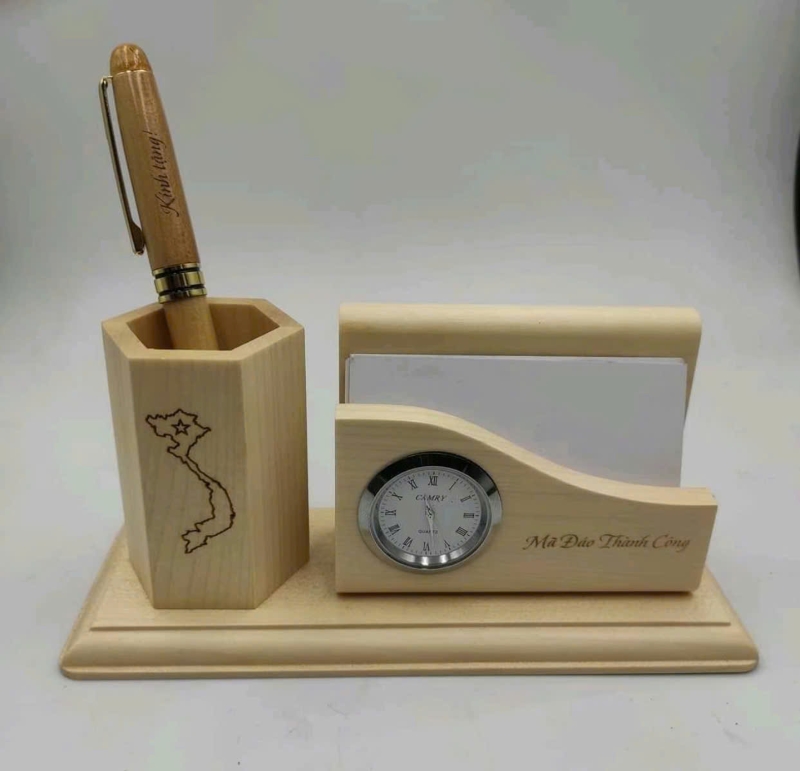 Mẫu ống cắm bút gỗ tre khắc theo yêu cầu làm quà tặng