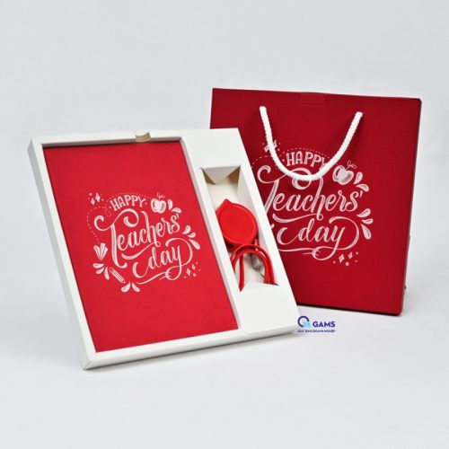 Quà tặng 20 11 sổ bìa da đỏ và cap sạc