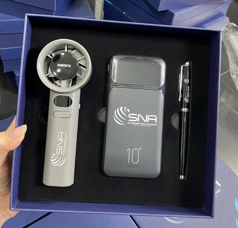 bộ quà tặng pin sạc dự phòng và quạt cầm tay