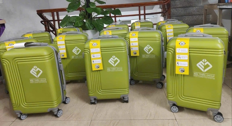 quà tặng du lịch cao cấp vali kéo in logo công ty