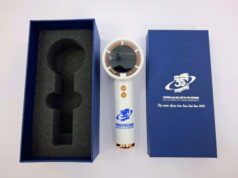 Quà tặng kỷ niệm ra trường- quạt sạc cầm tay