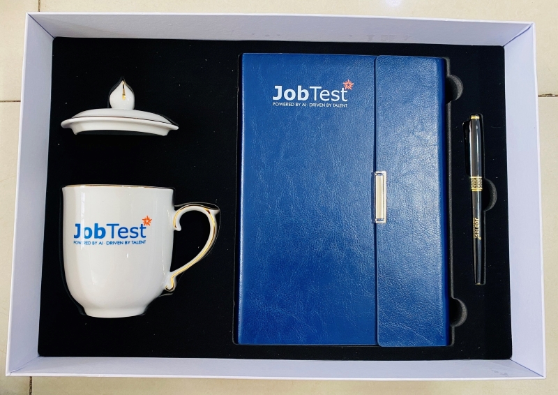 bộ quà tặng cao cấp gồm sổ bìa da, bút ký và ly sứ cao cấp