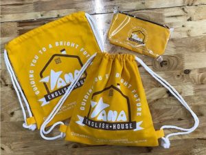 túi vải canvas ba lô bóp đựng viết in logo làm quà tặng workshop